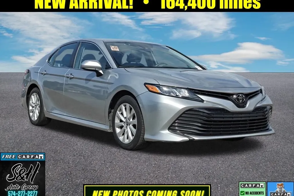2019 Toyota Camry LE photo 1