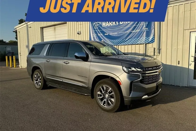 2021 Chevrolet Suburban LT photo 1