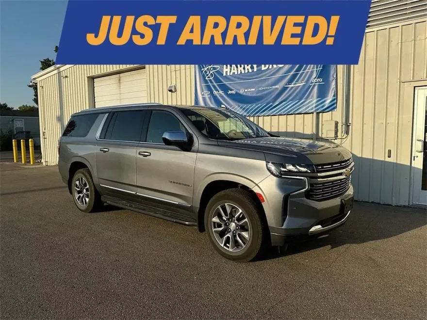 2021 Chevrolet Suburban LT photo 1