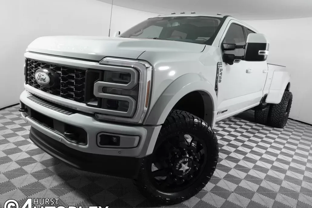 2025 Ford F-450 Platinum photo 1
