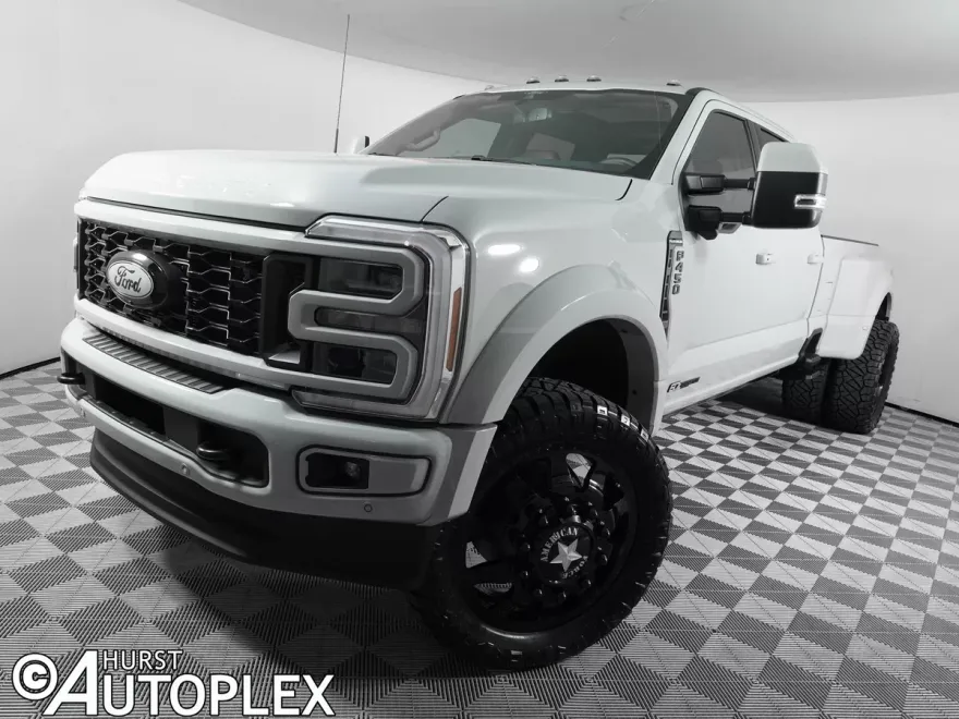 2025 Ford F-450 Platinum photo 1