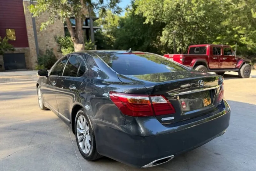 2011 Lexus LS 460 photo 1