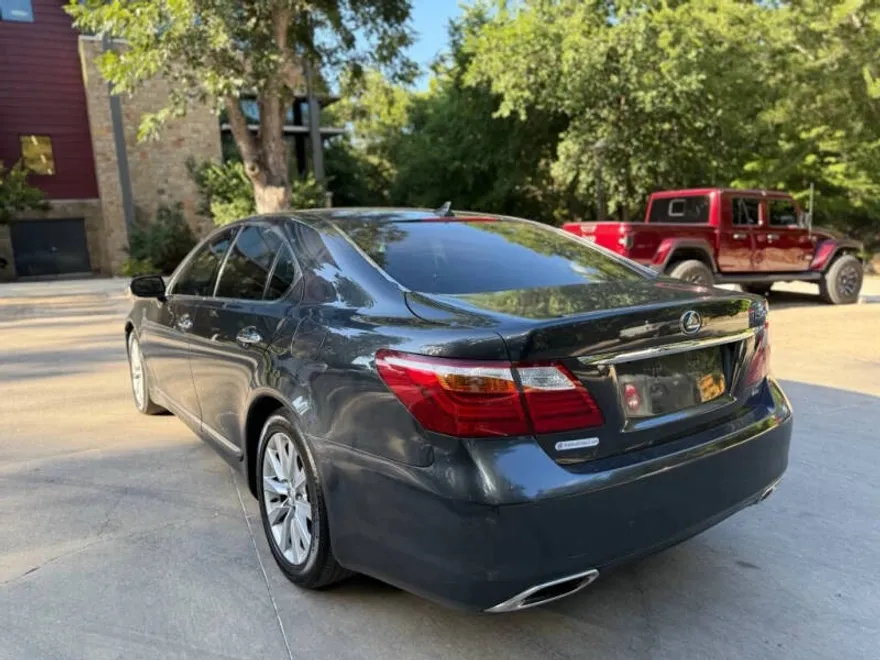 2011 Lexus LS 460 photo 1