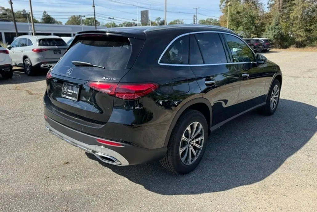 2026 Mercedes Benz GLC 300 4MATIC photo 1
