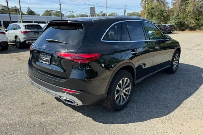 2026 Mercedes Benz GLC 300 4MATIC photo 1