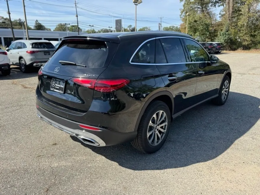 2026 Mercedes Benz GLC 300 4MATIC photo 1