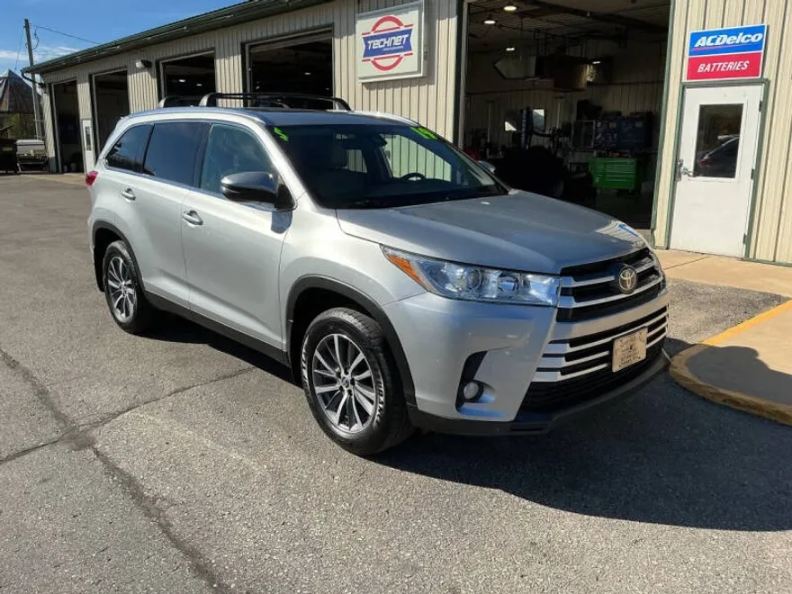 2019 Toyota Highlander XLE photo 1