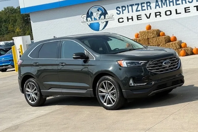 2022 Ford Edge Titanium photo 1