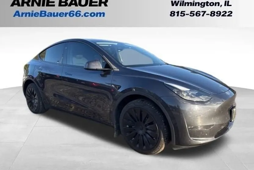 2024 Tesla Model Y Long Range photo 1
