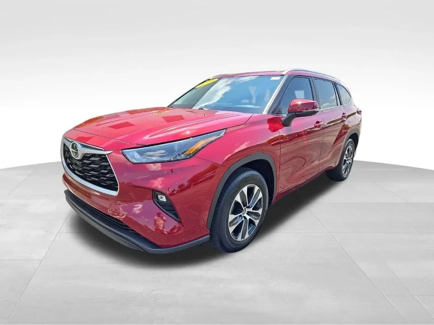 2023 Toyota Highlander XLE photo 1