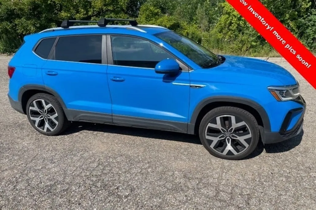 2022 Volkswagen Taos SEL photo 1