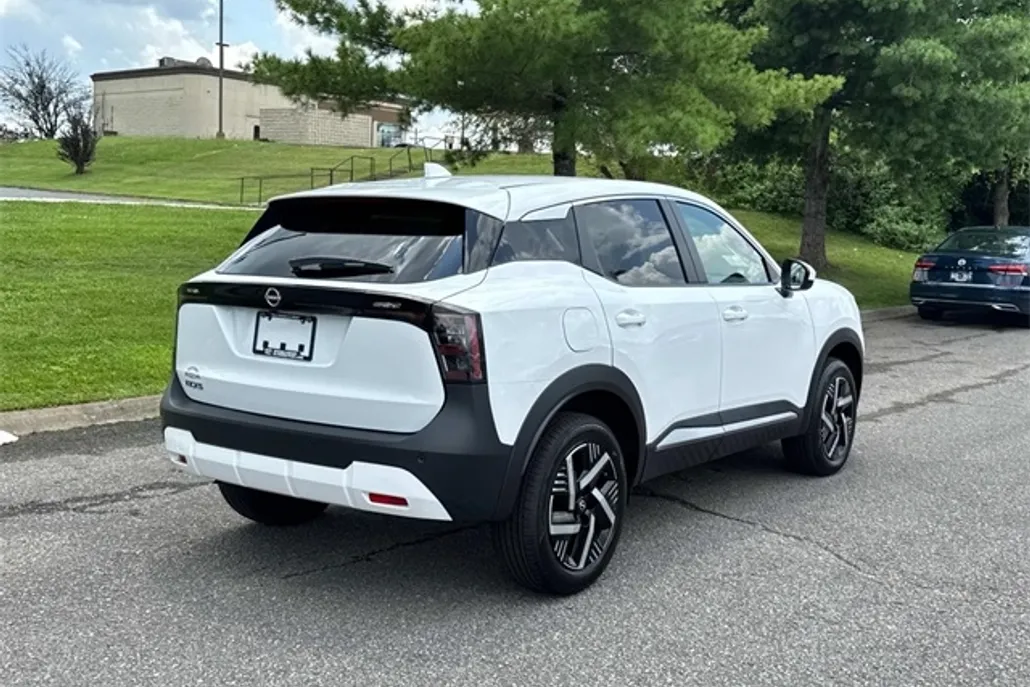 2025 Nissan Kicks SV photo 1