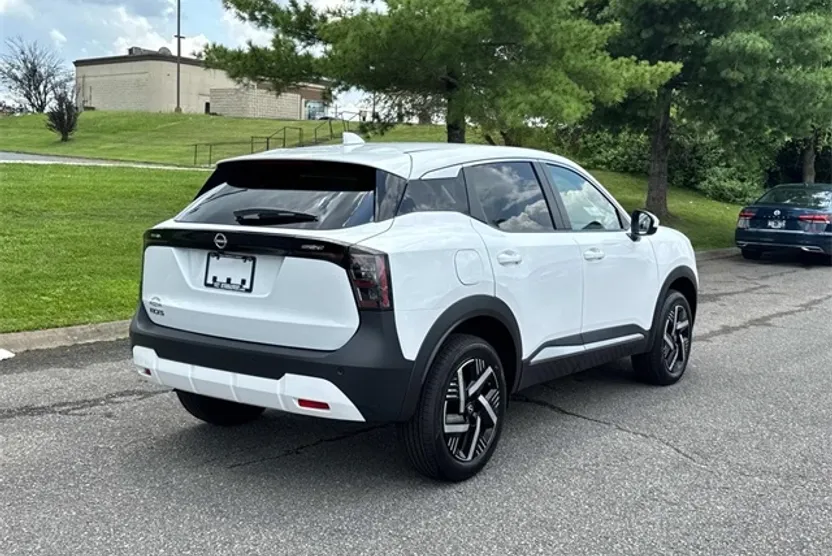 2025 Nissan Kicks SV photo 1