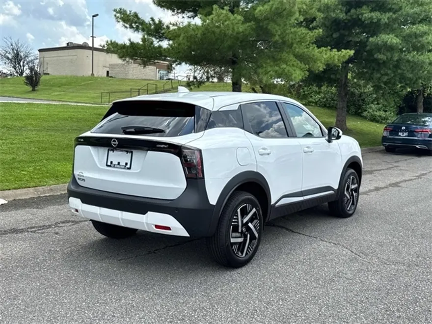 2025 Nissan Kicks SV photo 1