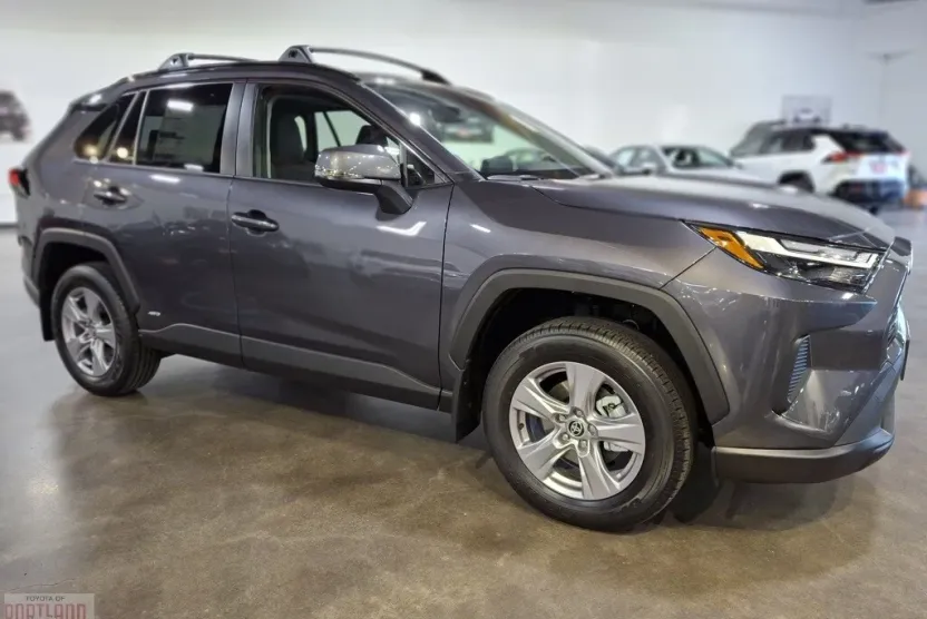 2025 Toyota RAV4 Hybrid XLE photo 1