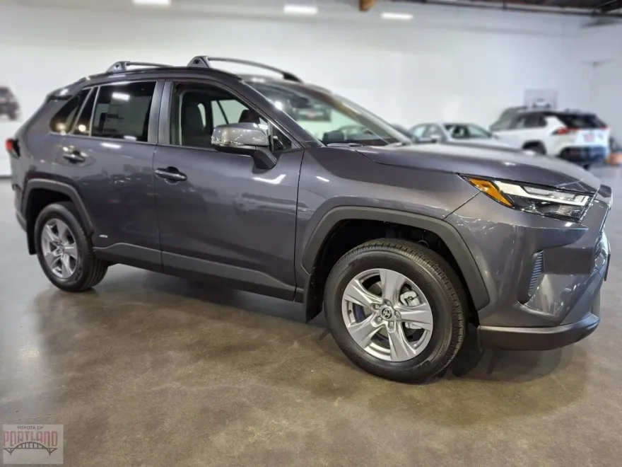 2025 Toyota RAV4 Hybrid XLE photo 1