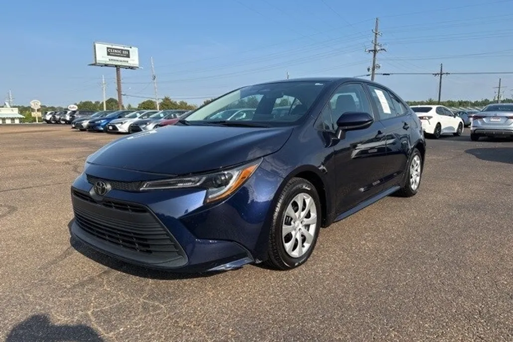 2024 Toyota Corolla LE photo 1