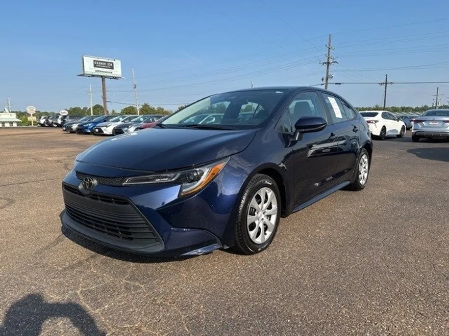 2024 Toyota Corolla LE photo 1