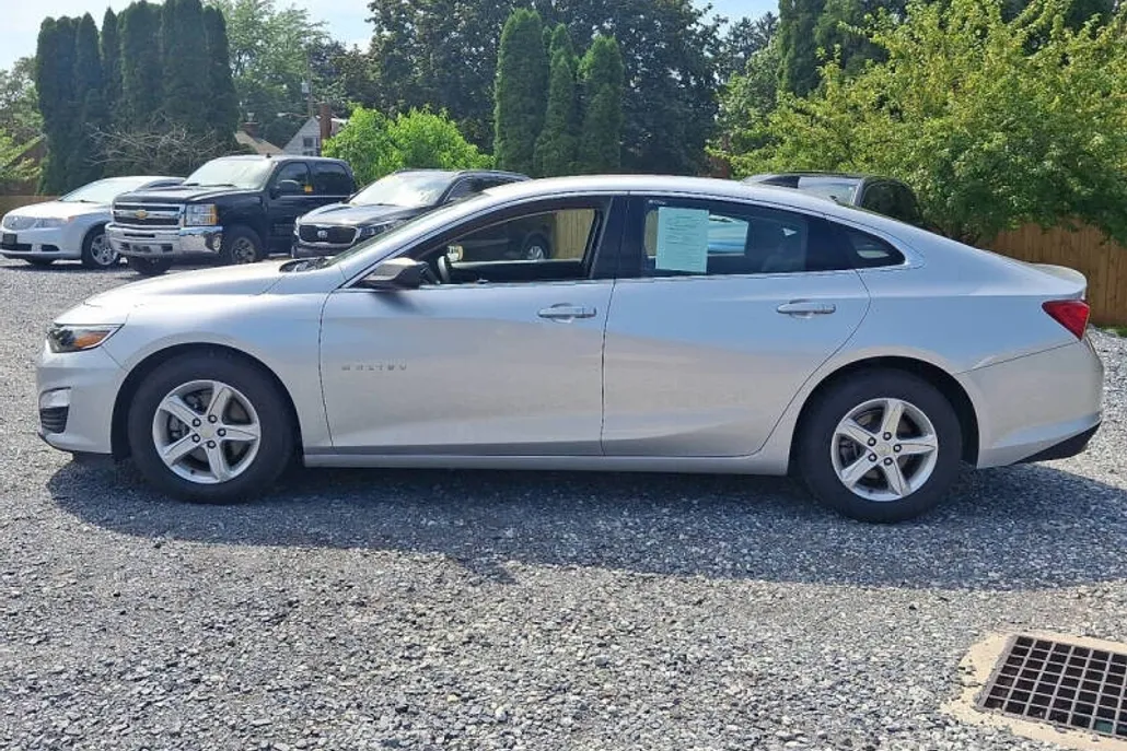 2021 Chevrolet Malibu LS photo 1
