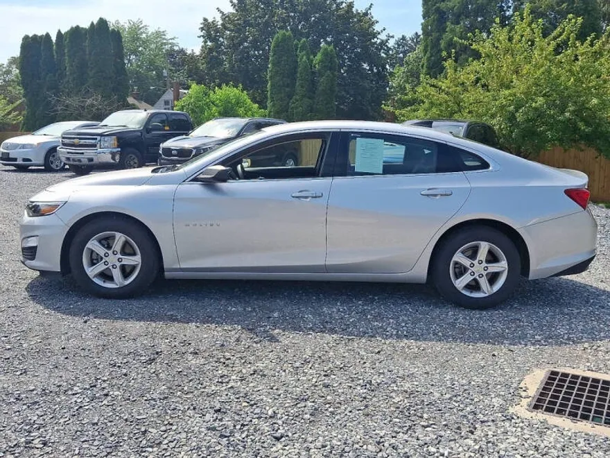 2021 Chevrolet Malibu LS photo 1