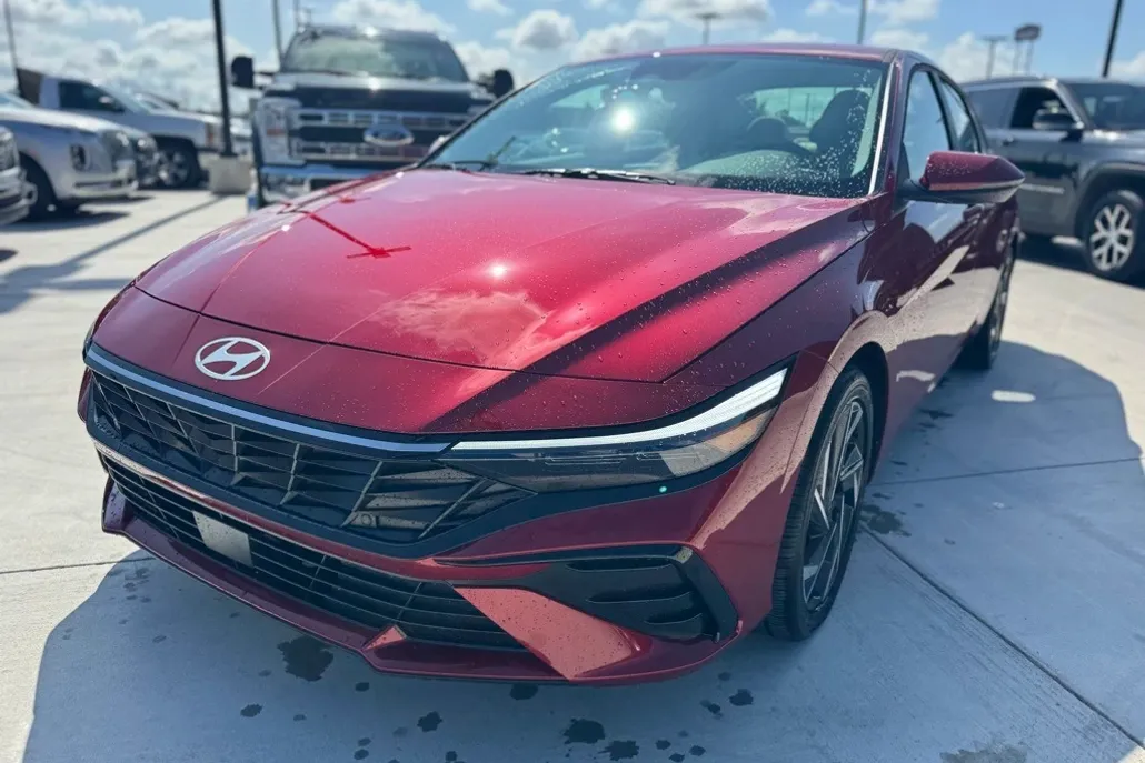 2025 Hyundai Elantra Hybrid Limited photo 1