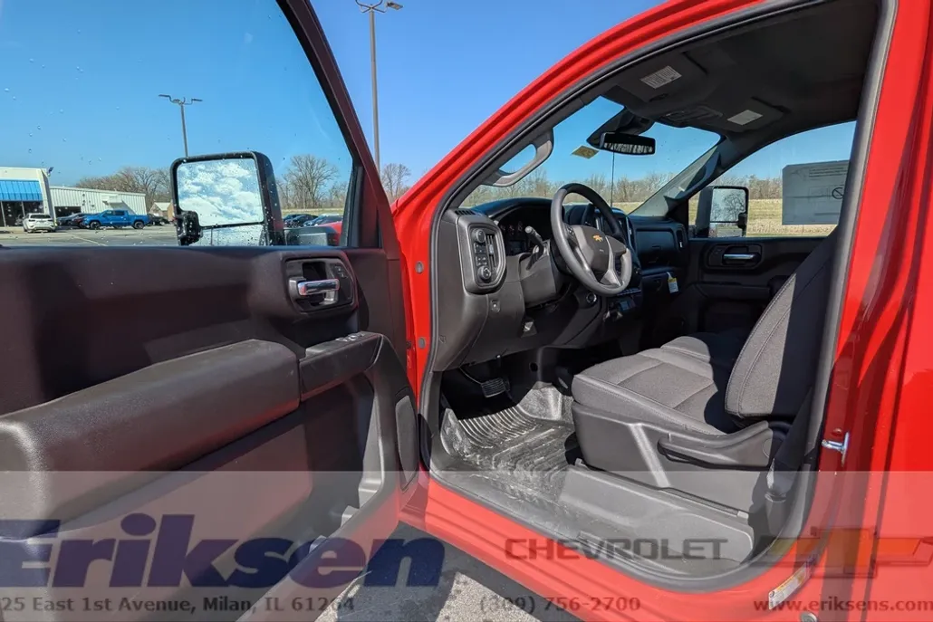 2025 Chevrolet Silverado 2500HD photo 1