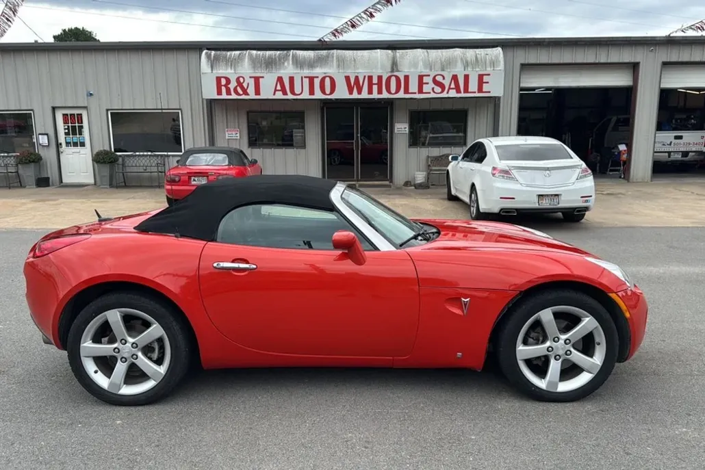 2008 Pontiac Solstice Convertible photo 1