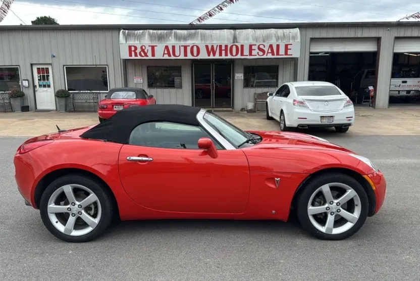 2008 Pontiac Solstice Convertible photo 1