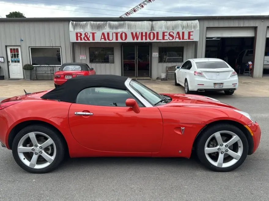 2008 Pontiac Solstice Convertible photo 1