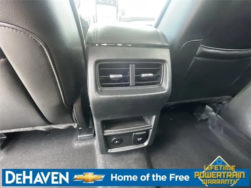 2024 Ford Edge Titanium photo 1