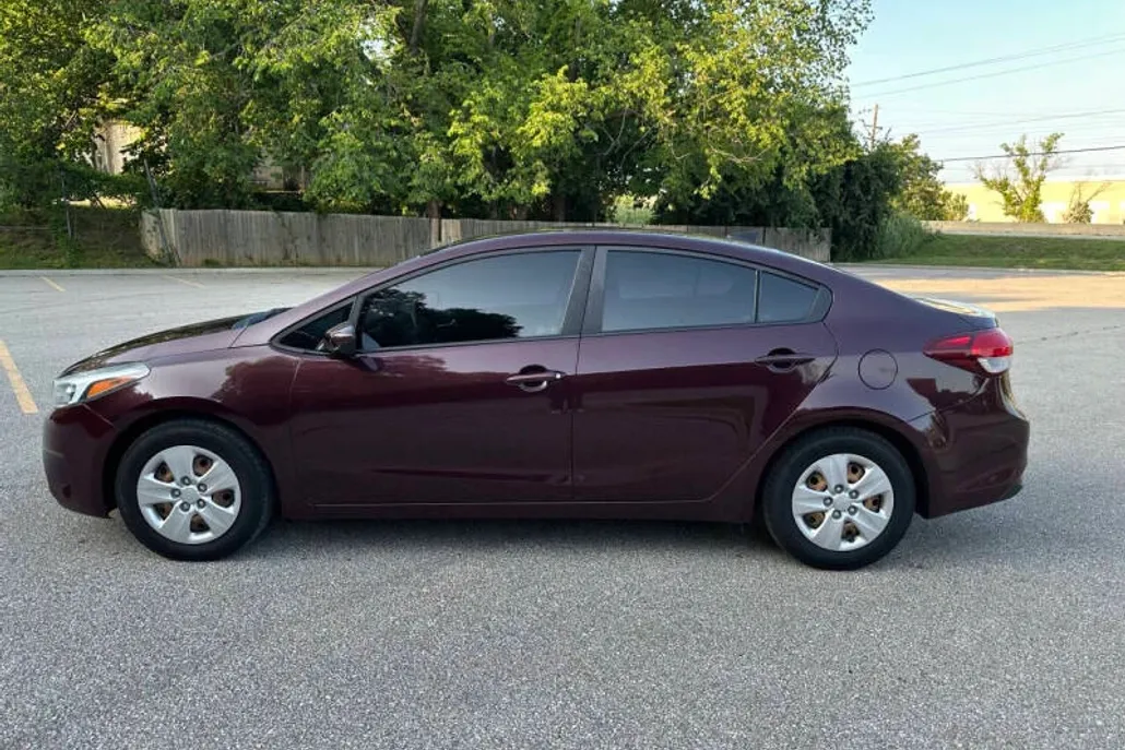 2018 Kia Forte LX Base photo 1