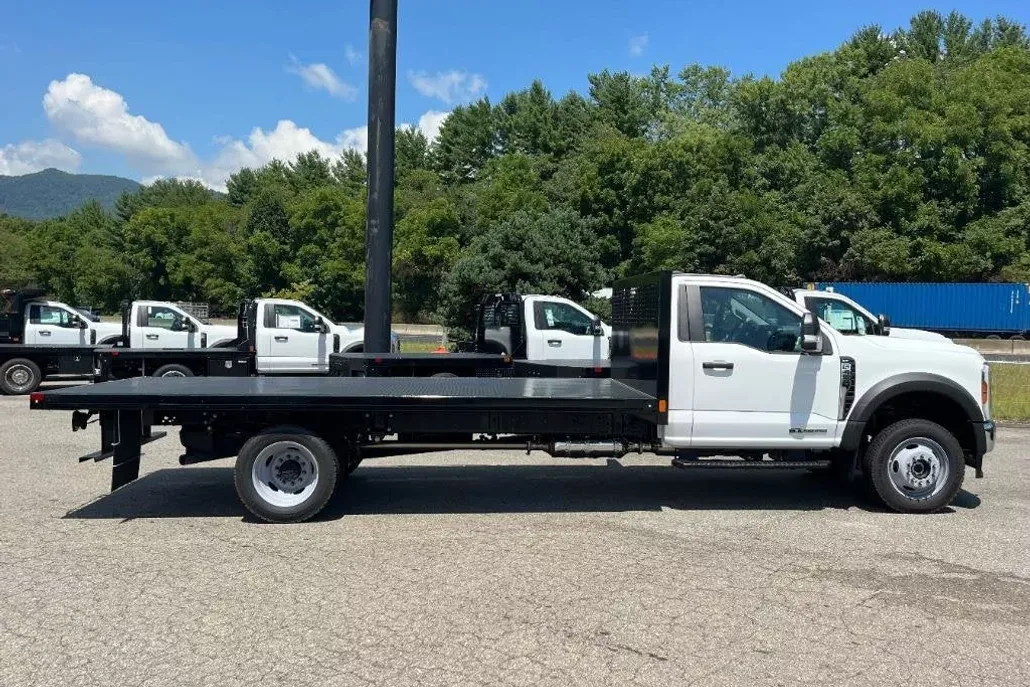 2024 Ford F-450 XLT photo 1