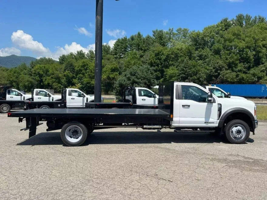 2024 Ford F-450 XLT photo 1