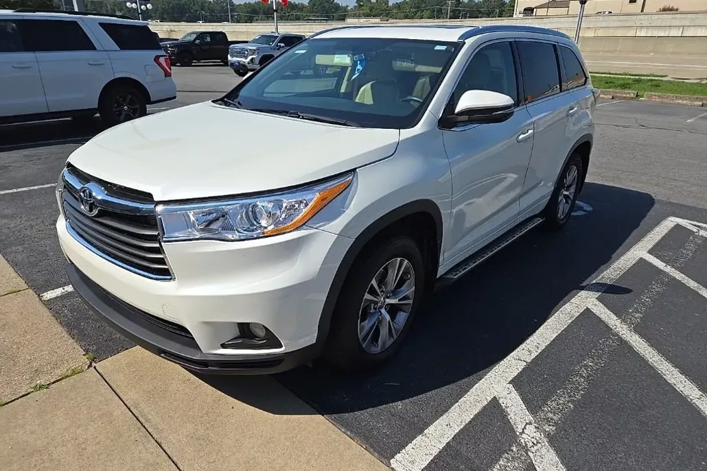 2015 Toyota Highlander XLE photo 1