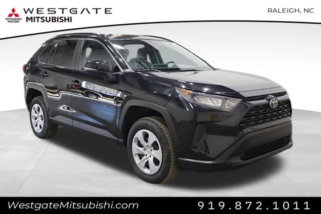 2021 Toyota RAV4 LE photo 1