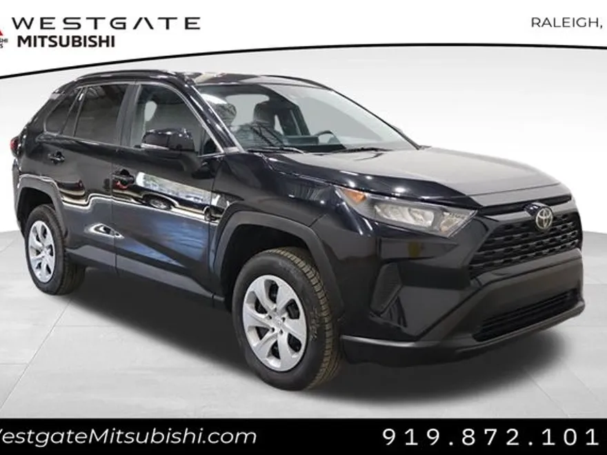 2021 Toyota RAV4 LE photo 1