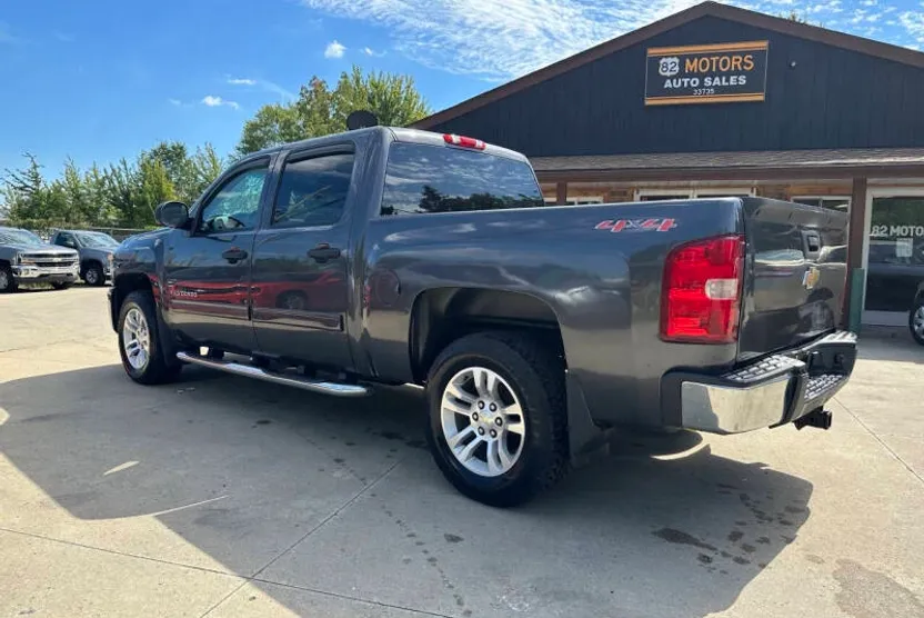 2010 Chevrolet Silverado LT photo 1