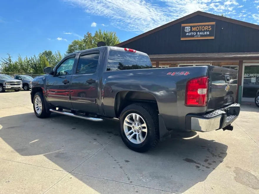 2010 Chevrolet Silverado LT photo 1