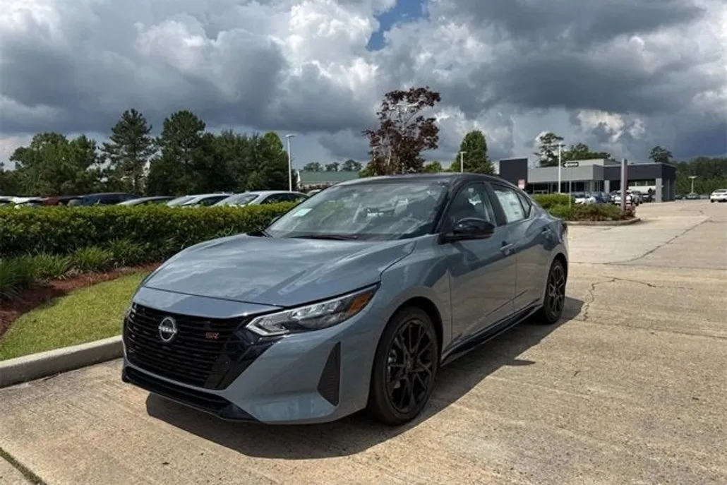 2025 Nissan Sentra SR photo 1
