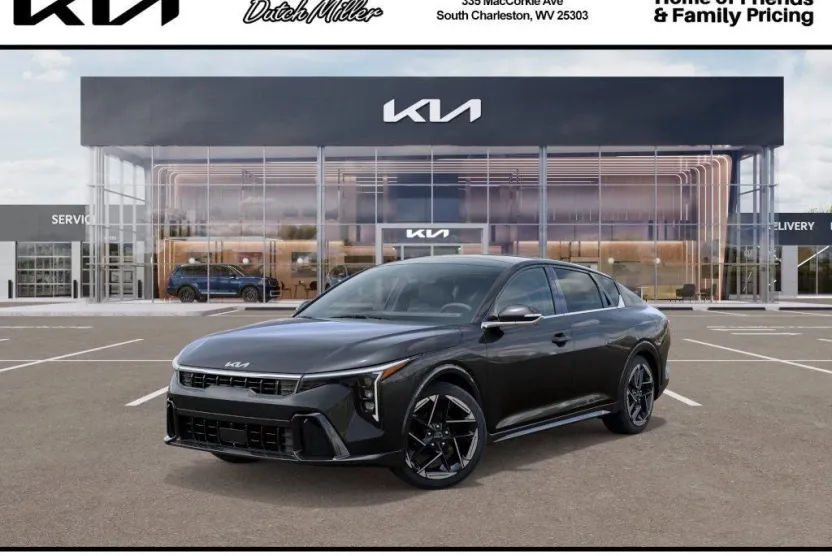 2025 Kia K4 GT-Line photo 1