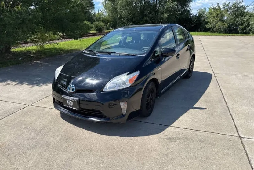 2013 Toyota Prius Four photo 1