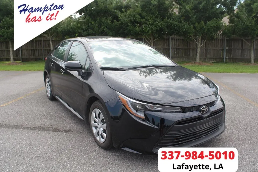2023 Toyota Corolla LE photo 1