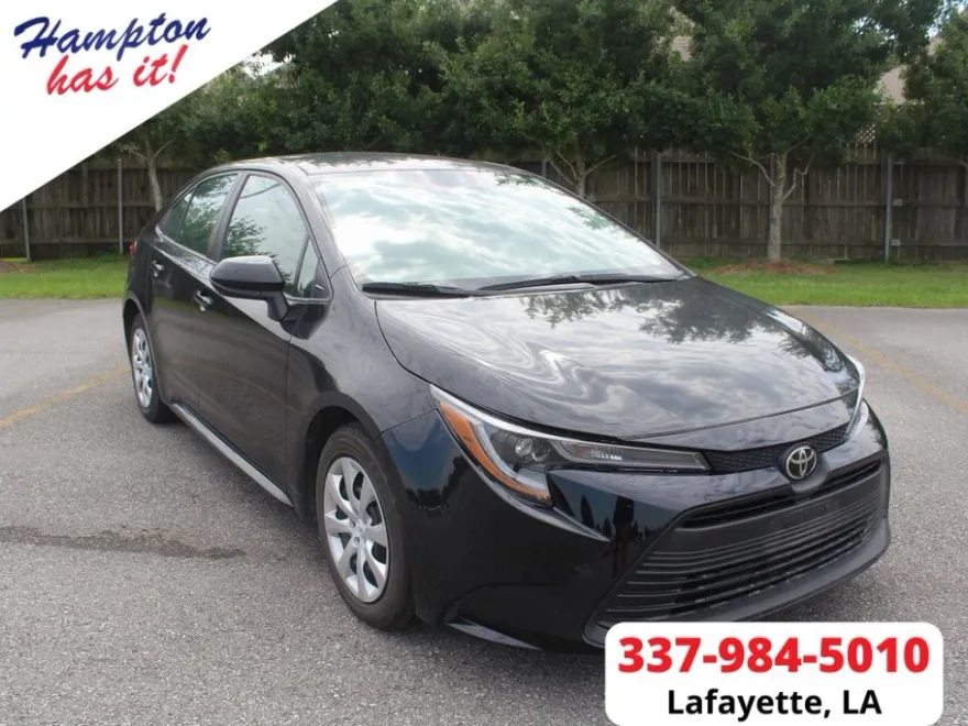 2023 Toyota Corolla LE photo 1