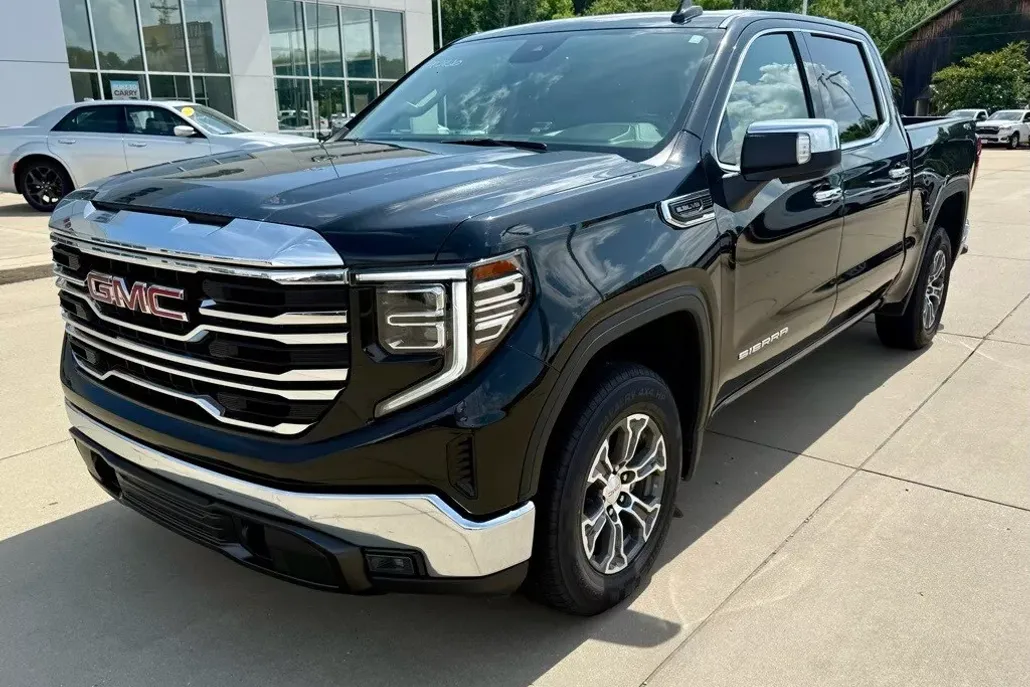 2024 Gmc Sierra 1500 SLT photo 1