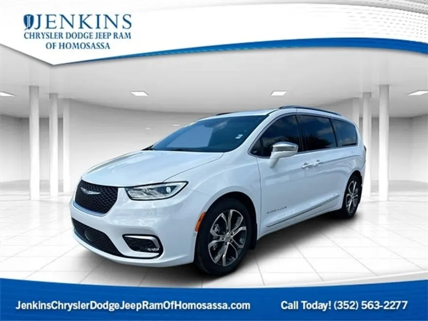 2024 Chrysler Pacifica Pinnacle photo 1