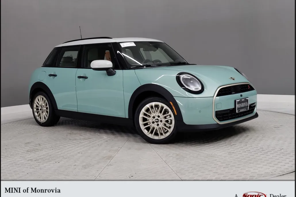 2026 Mini Cooper S Iconic photo 1