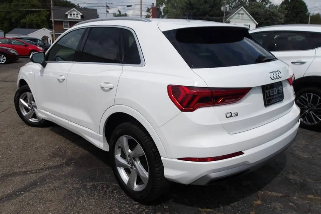 2019 Audi Q3 Premium 45 TFSI photo 1