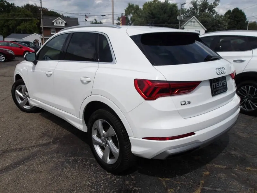 2019 Audi Q3 Premium 45 TFSI photo 1