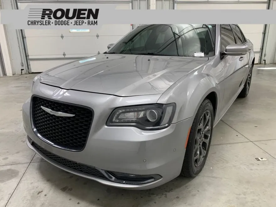 2018 Chrysler 300 S photo 1