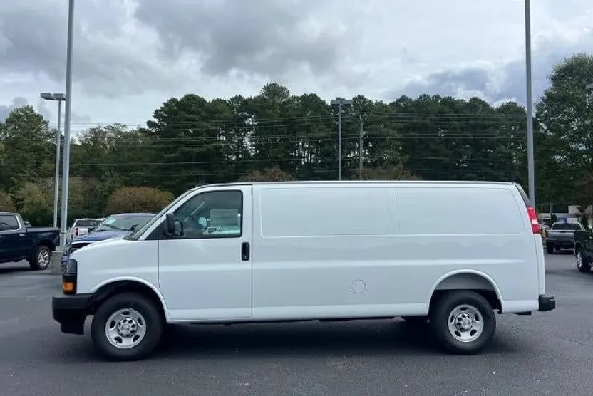 2025 Chevrolet Express Cargo 2500 Base photo 1